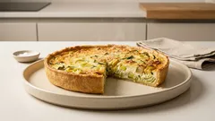 Torta salata porri e zucchine: base sottile all’olio e ripieno cremoso di ricotta
