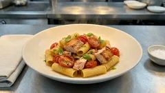 Pasta al salmone e pomodorini: il sugo fresco e profumato pronto in pochi minuti